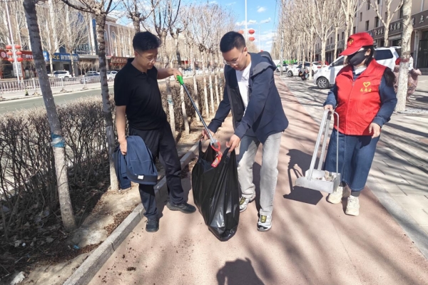 沽源县总工会开展卫生整治志愿服务活动