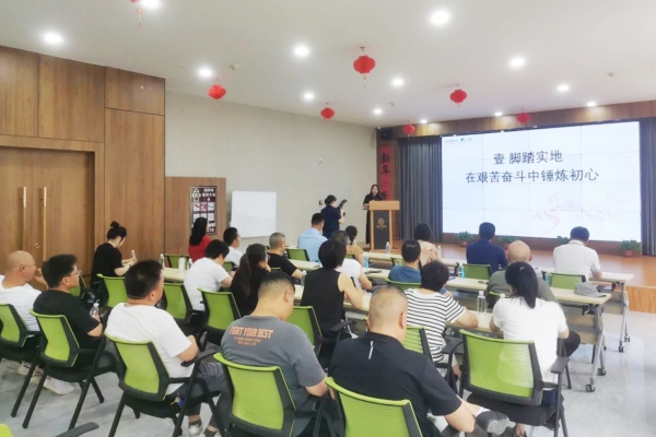 “全国技术能手”傅晓方深入企业宣讲劳模工匠精神