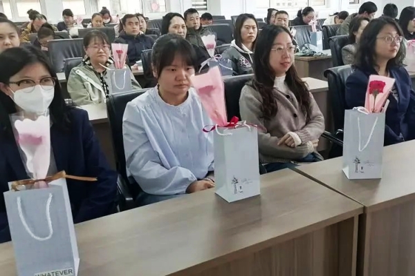 张家口市桥东区总工会开展“浓情五月天，感恩母亲节”活动
