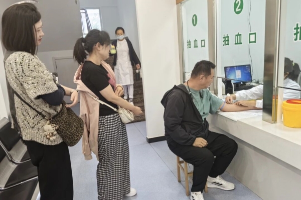 张家口市桥西区总工会开展“工会送健康，体检暖‘新’间”活动