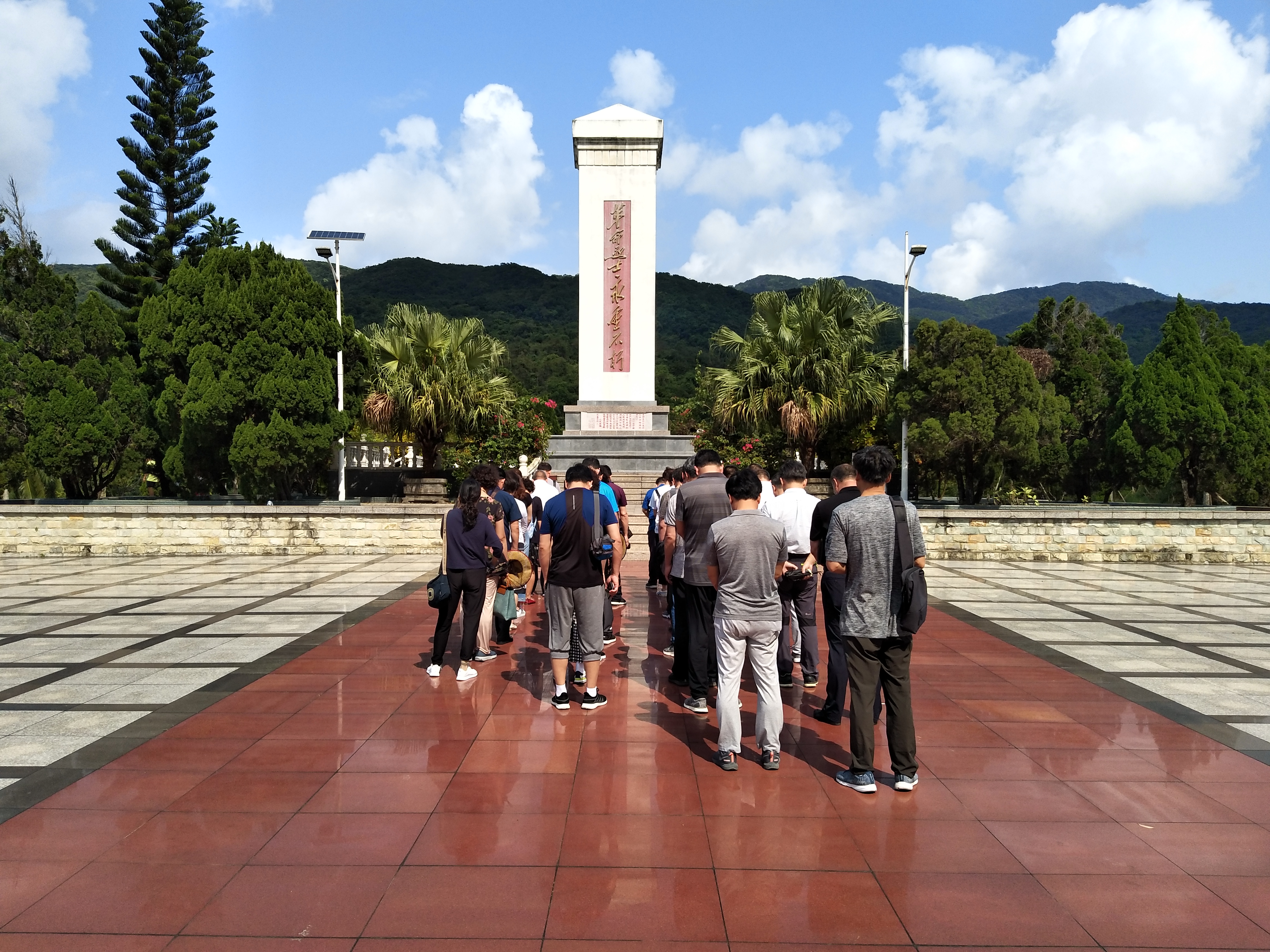 张家口市总工会:主动唱响劳模精神 为时代标兵充电加油