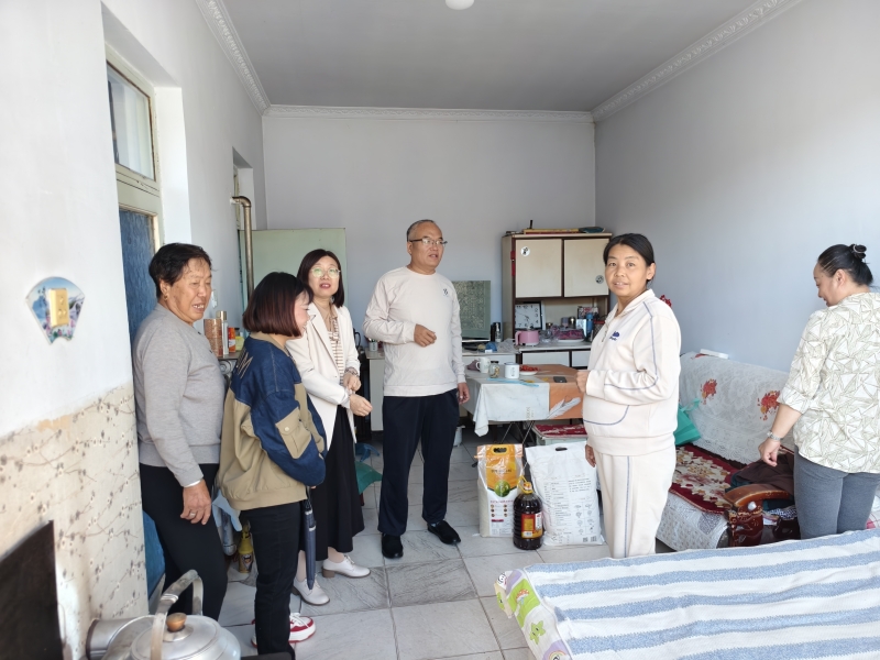 张家口市万全区总工会深入开展中秋节慰问困难职工活动